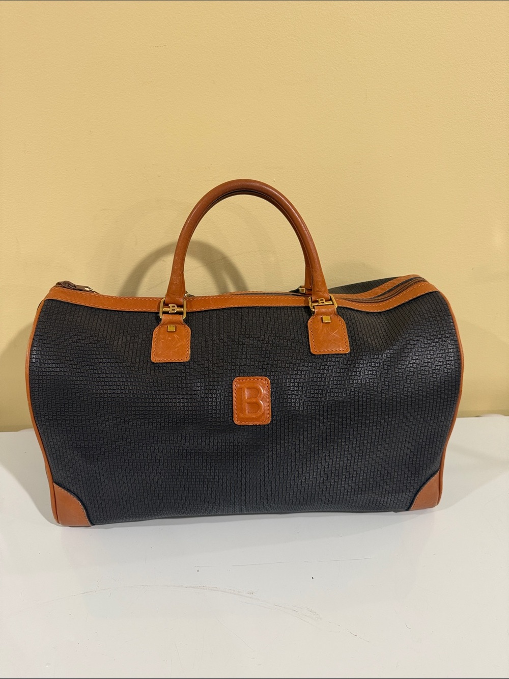 Bally Vintage Weekenders bag Barrel Top Handle bag Zip Gold HW Inner Pocket